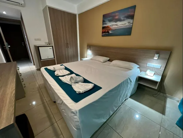 غرفة سوبيريور بسرير مزدوج أو سريرين منفصلين، Sunny Blue Hotel 2/3