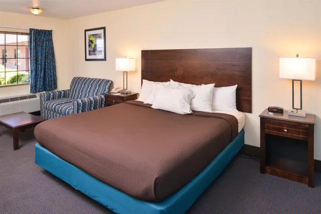 غرفة بسرير كوين، Americas Best Value Inn Batesville 1/5