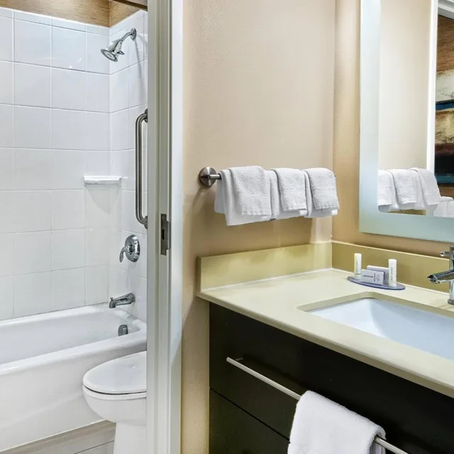 استوديو بسرير كينج مع أريكة بحوض استحمام لذوي الإعاقة، TownePlace Suites by Marriott San Antonio Downtown Riverwalk 4/10