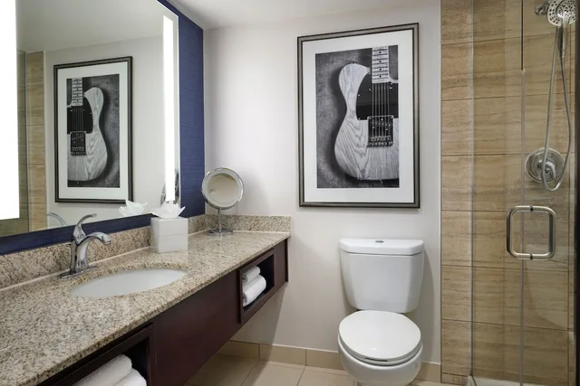 غرفة قياسية بسرير كينج، Nashville Airport Marriott 3/4