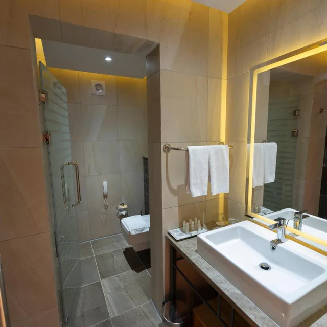 غرفة بسرير كينج بإطلالة جزئية على البحر، Lahami Bay Beach Resort And Gardens 4/5