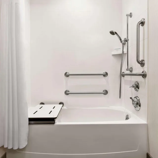 غرفة بسرير كينج وسريرين كوين لذوي الإعاقة، Hampton Inn and Suites Mount Joy Lancaster West 6/6