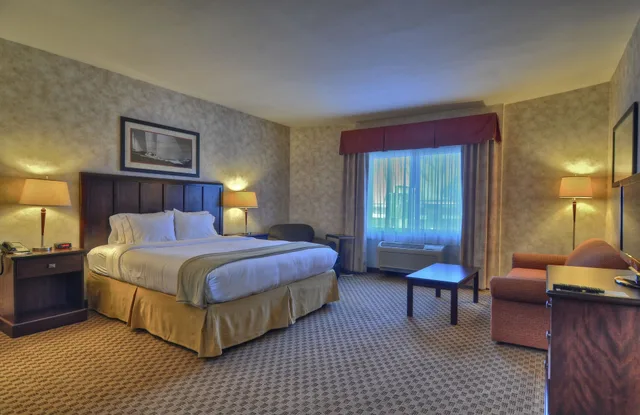 Suite, King Bed, Sofa, HOLIDAY INN EXPRESS SAN DIEGO SOUTH - CHULA VISTA 2/10