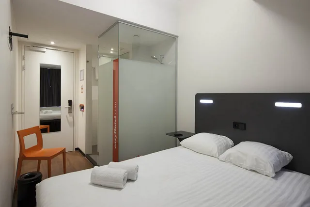 غرفة صغيرة مزدوجة، easyHotel Rotterdam City Centre 1/14
