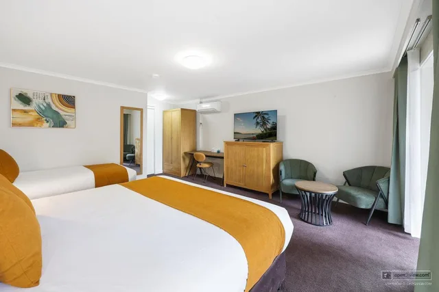 استوديو عائلي، Country Comfort Warrnambool 1/7
