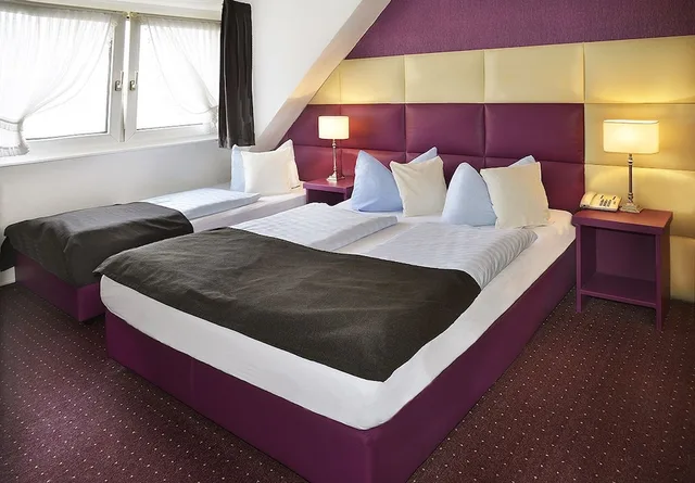 غرفة ثلاثية بثلاثة أسرّة، Hotel Am Wehrhahn 1/2