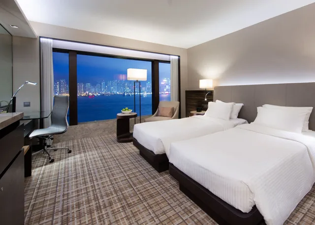 غرفة ديلوكس بسريرين منفصلين بإطلالة على المرفأ، New World Millennium Hong Kong 2/3