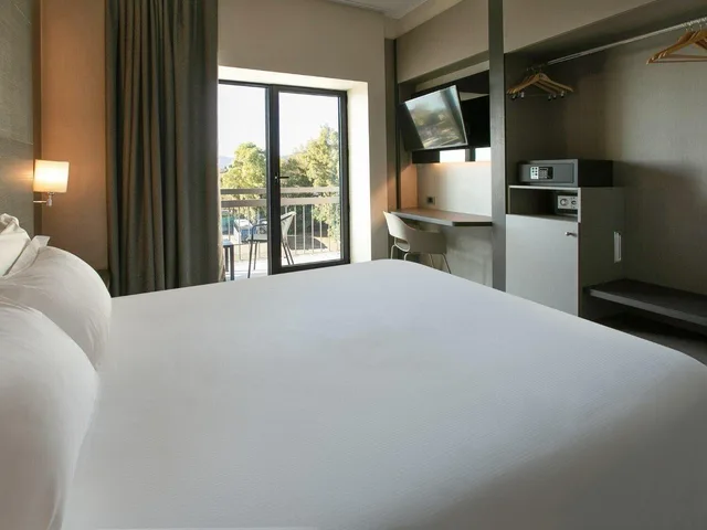 Standard, Double Bed, Sea View, B&B Hotel Savona 2/4