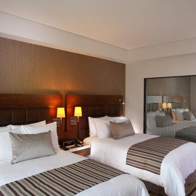 غرفة ديلوكس بسريرين مزدوجين بإطلالة على المدينة، JW Marriott Hotel Mexico City Santa Fe 3/9