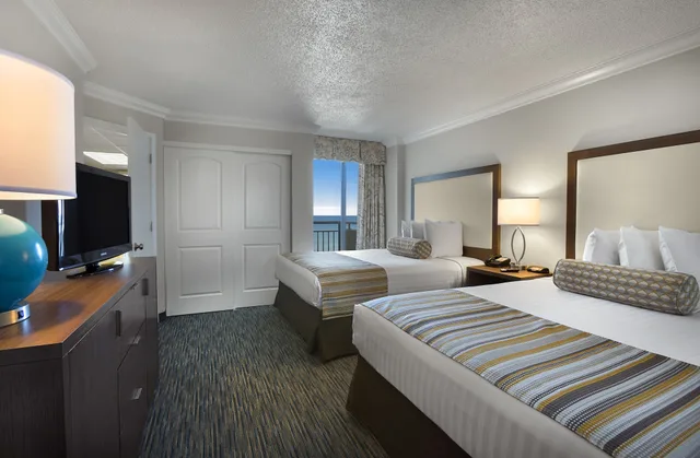 Room, 2 Queen Beds, Open Plan View, Kitchenette، Coral Beach Resort Hotel Suites 2/4