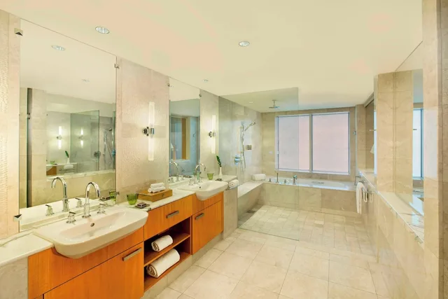 غرفة كلوب بسرير كينج مع دخول الصالة، The Ritz Carlton Dubai International Financial Centre 10/10