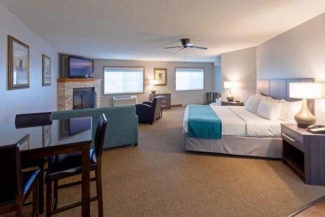 جناح ديلوكس بسرير كينج، Paynesville Inn And Suites 3/6