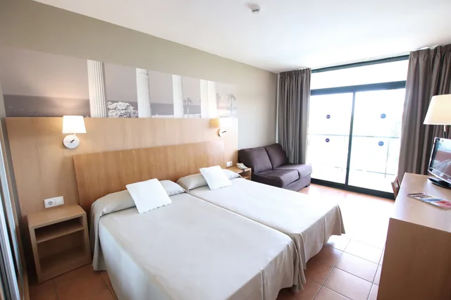 غرفة ثلاثية بسريرين مزدوجين، Ohtels Vila Romana 2/10