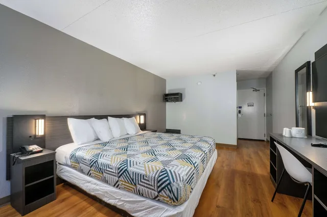 غرفة قياسية بسرير كينج، Motel6 Branford, CT - New Haven 3/7