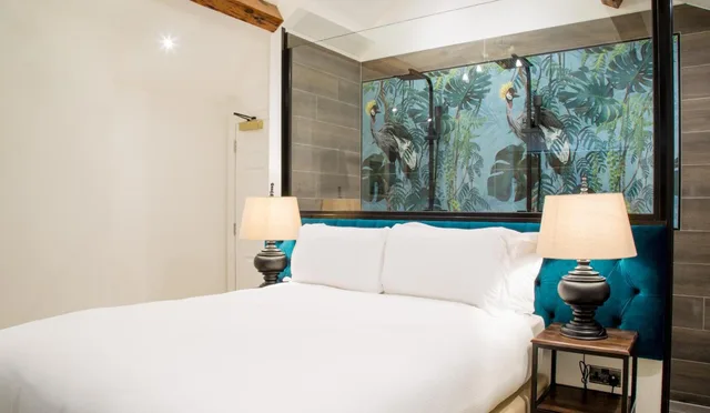 Tropical، The Hotel Chester 4/5