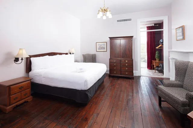 جناح بسرير كينج، Maison Saint Charles 2/5