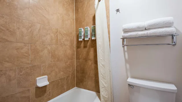 جناح بسرير كينج، Best Western Discovery Inn 6/6