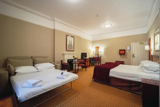 Quad Room، Grange Clarendon Hotel 1/4