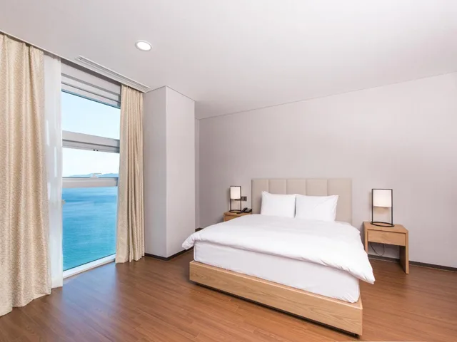 جناح بسرير كوين بإطلالة على البحر، Hotel Tops 10 1/10