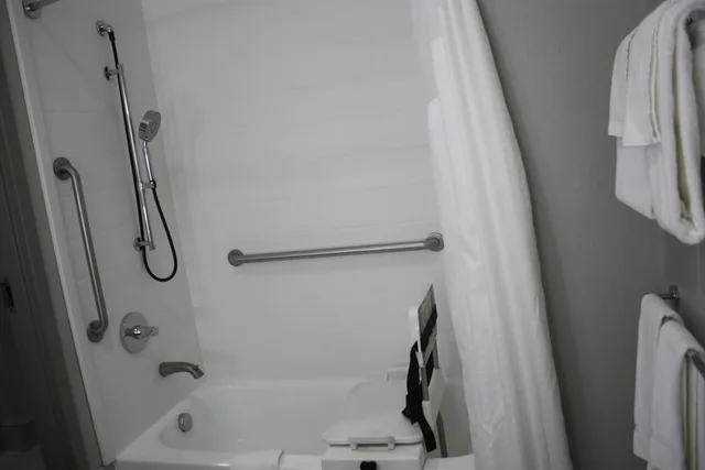 غرفة قياسية بسريرين كوين لذوي الإعاقة، Holiday Inn Express Hotel & Suites Shamrock North 5/6