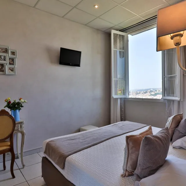 غرفة بسريرين منفصلين بإطلالة على المدينة، Le Panoramic Boutique Hotel 6/10