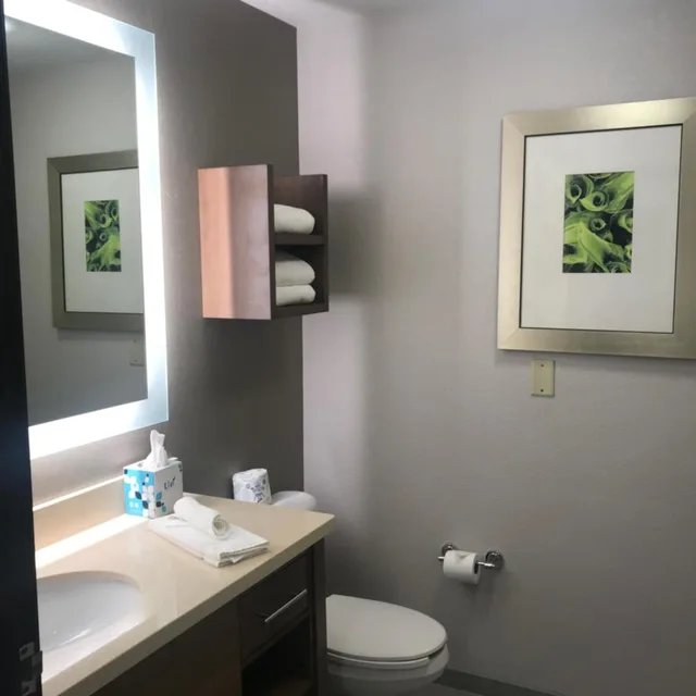 جناح بسرير كينج وسريرين كوين بغرفتي نوم مع أريكة، Staybridge Suites Columbia Hwy 63 I 70 6/8