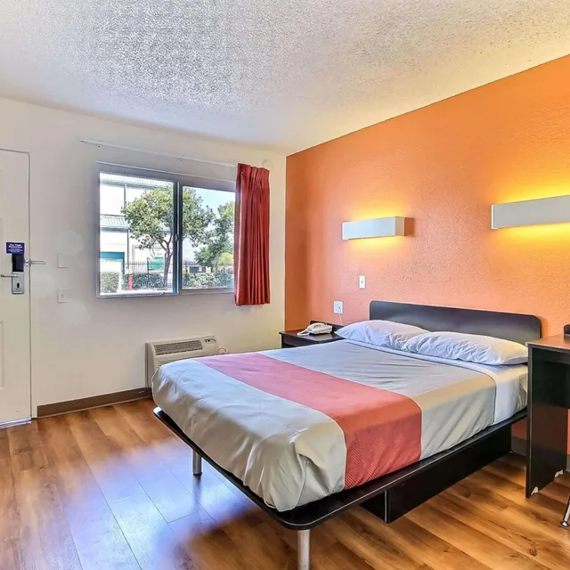 غرفة ديلوكس بسرير كوين، Motel6 Campbell, CA - San Jose 3/8