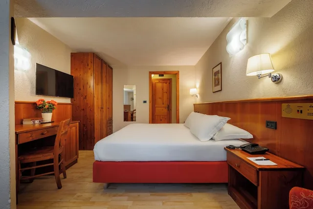 غرفة بسريرين منفصلين، iH Hotels Courmayeur Mont Blanc Resort 3/10
