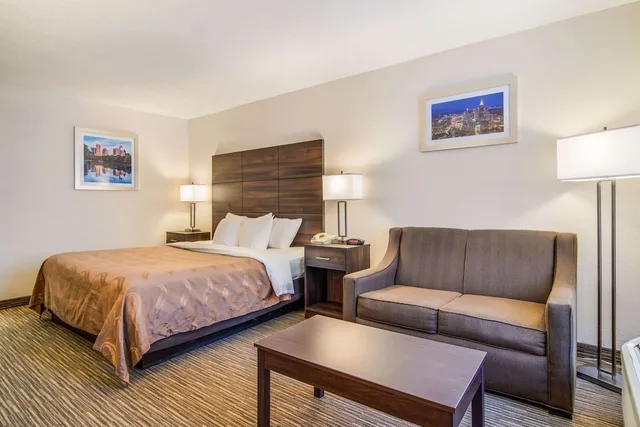 Standard, King Bed, Smoking, Quality Inn Suwanee I-85 2/3