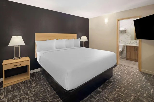 2 Bedrooms, Loft, Suite، Baymont by Wyndham West Edmonton 2/3