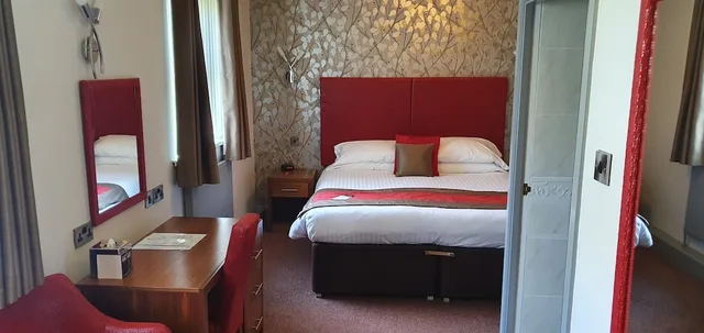 غرفة عائلية ثلاثية بسرير مزدوج، CBH Oaklands Hall Hotel 3/7