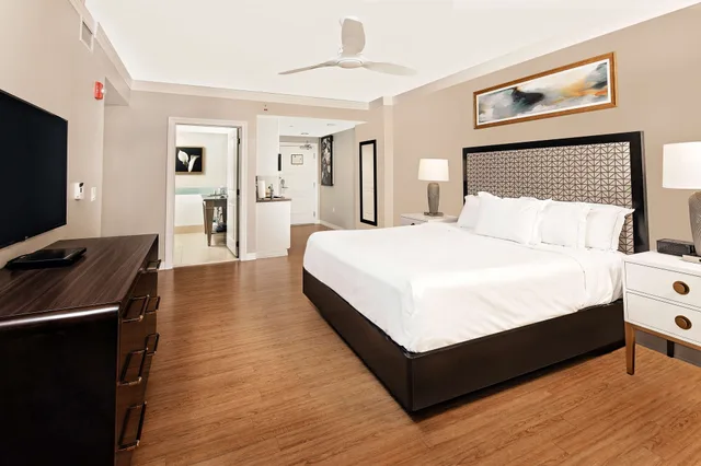 جناح بسريرين كينج وسرير كوين بـ3 غرف نوم مع أريكة، Hilton Grand Vacations Club Parc Soleil Orlando 9/13