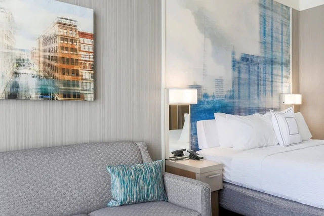 غرفة بسرير كينج بإطلالة على المدينة مع أريكة، Courtyard by Marriott Pittsburgh Downtown 3/6