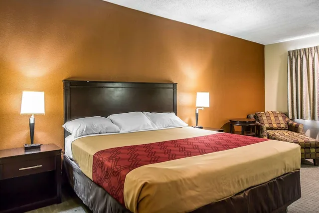غرفة بسرير كينج لذوي الإعاقة، Baymont by Wyndham Ontario 3/4