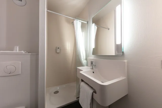 غرفة بسريرين منفصلين، B&B Hotel Toulouse Basso Cambo 4/4