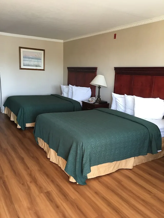 غرفة قياسية بسريرين كوين للمدخنين، Quality Inn & Suites Fife Seattle WA 2/5