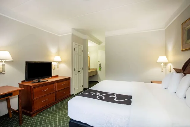 غرفة بسرير مزدوج لذوي الإعاقة، La Quinta Inn & Suites by Wyndham Melbourne Viera 3/9