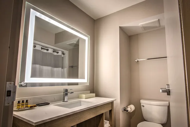 غرفة قياسية كبيرة بسرير كينج، Best Western Plus Media Center Inn & Suites 3/3