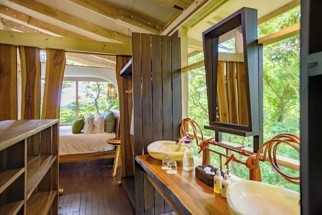 فيلا عائلية بسريرين كينج بإطلالة على البحر بغرفتي نوم مع أريكة، Hacienda Ecolodge Morgan S Rock 8/10