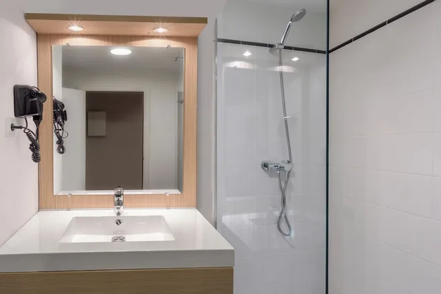 غرفة بسرير كوين، B&B HOTEL Barcelona Sant Cugat 5/7