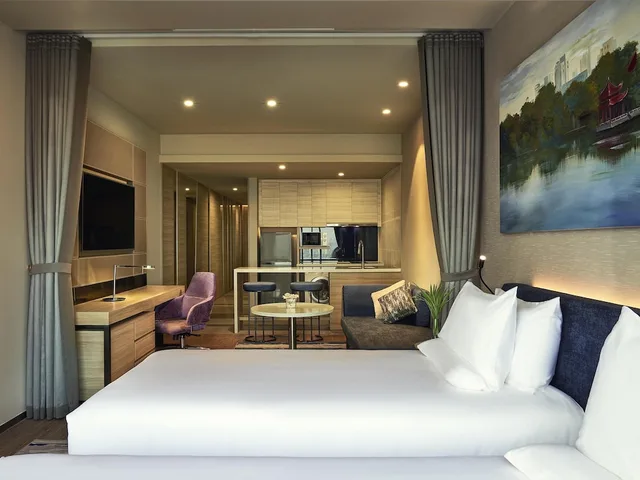 غرفة ديلوكس بسريرين منفصلين بإطلالة على المدينة، Novotel Hanoi Thai Ha 2/5