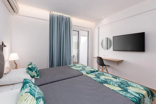 غرفة ديلوكس بسرير مزدوج أو سريرين منفصلين بإطلالة على الحديقة، Sirocco Hotel 9/10