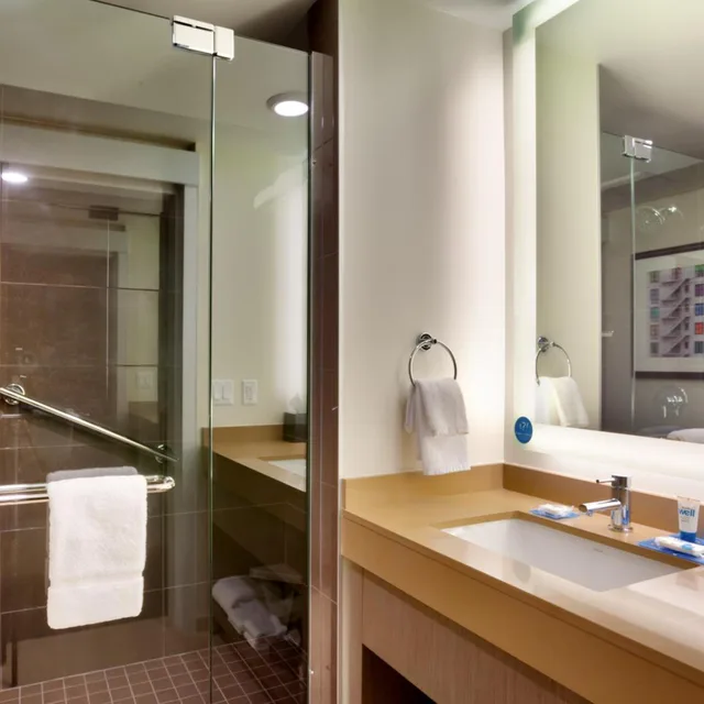 Room, King Bed, with View, Den، Hyatt House Portland/Downtown 5/5