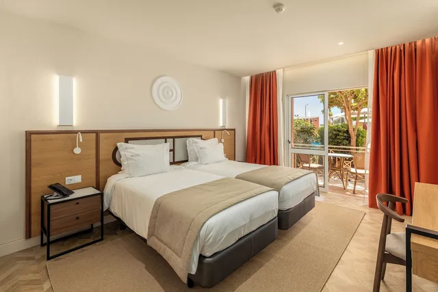 Room, Twin Beds, Pool View, Belavista da Luz 3/7