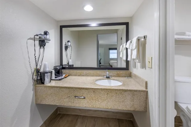 غرفة بسريرين كوين بحوض استحمام لذوي الإعاقة، Best Western Fairwinds Inn 5/5