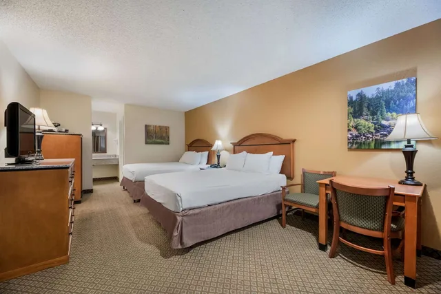 Upstairs, 2 Queen Beds، Best Western Sunrise Inn 3/4