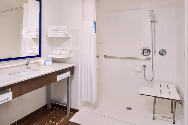 استوديو بسرير كينج مع أريكة لذوي الإعاقة، Hampton Inn Benson Nc 2/2
