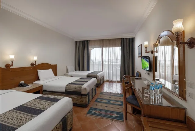 غرفة بسرير كينج بإطلالة على المسبح، Bliss Nada Beach Resort 3/4