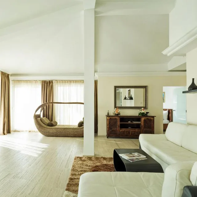 جناح رئاسي، Hotel Azimut 6/10