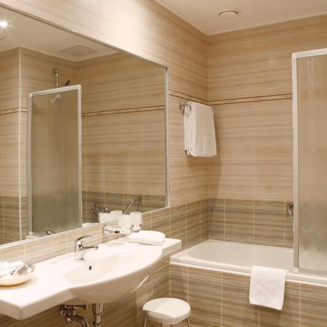 غرفة بسرير مزدوج، Hotel Kolonada 4/4